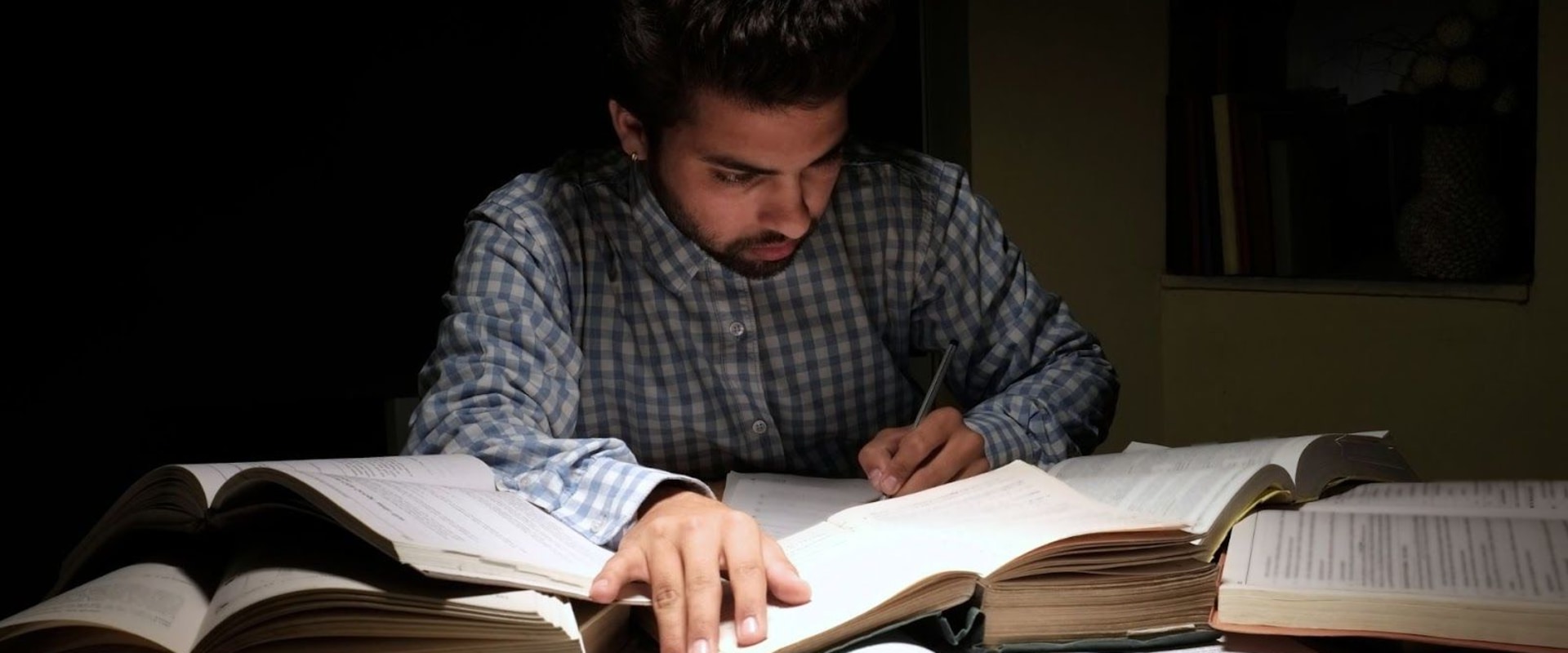 A Comprehensive Guide to Finding the Right GRE and GMAT Tutors in the UK